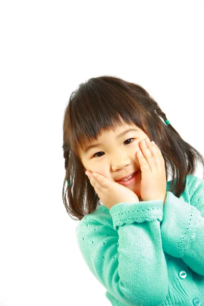 Маленькая японская девочка улыбается　 — стоковое фото